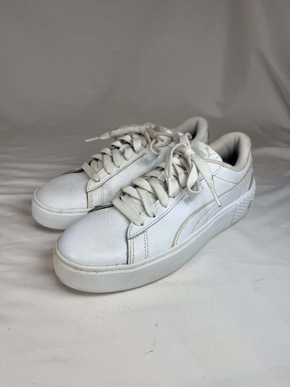 Classic Minimalist Y2K Puma Smash Platform v3 Women's Sneakers White 394006-01 S
